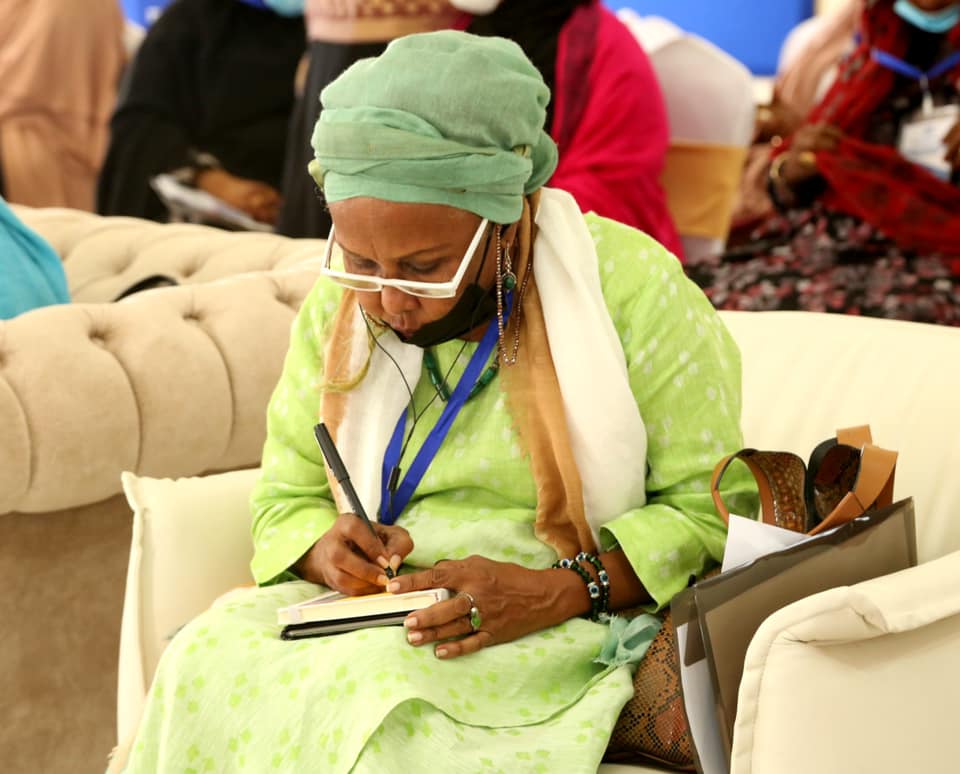 A KAAD Institute training workshop with participants seated around the table